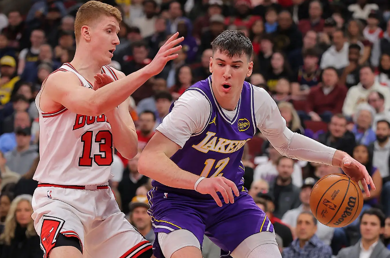 xingkong-攻防两端都已经尽力了，但湖人对锋线新星的要求也是略高了一些？